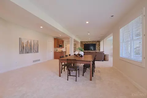 Dining - 10263 Ryans Way, Blue Ash, OH 45241 photo 8 of 10