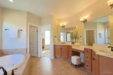 Bath - 10263 Ryans Way, Blue Ash, OH 45241 photo 3 of 6