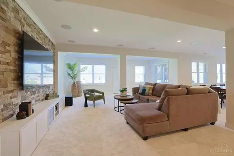 Living - 10263 Ryans Way, Blue Ash, OH 45241 photo 5 of 5