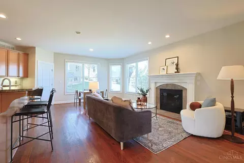 Living - 10263 Ryans Way, Blue Ash, OH 45241 photo 3 of 5
