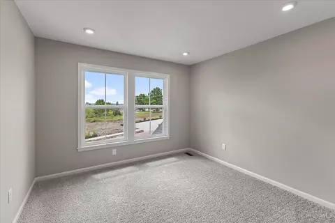 Bedroom - 186 Farmstead Blvd, Springboro, OH 45066 photo 4 of 6