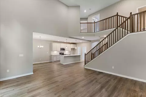 Living - 186 Farmstead Blvd, Springboro, OH 45066 photo 3 of 4