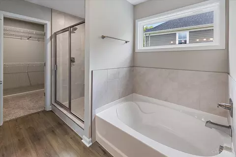 Bath - 186 Farmstead Blvd, Springboro, OH 45066 photo 2 of 4