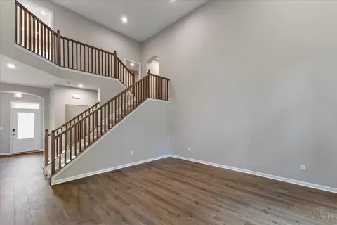 Living - 186 Farmstead Blvd, Springboro, OH 45066 photo 2 of 4