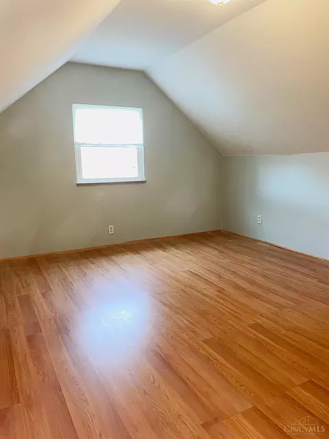 Bedroom - 990 Covedale Ave, Cincinnati, OH 45238 photo 10 of 13