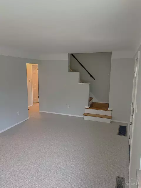 Living - 990 Covedale Ave, Cincinnati, OH 45238 photo 1 of 2