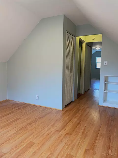 Bedroom - 990 Covedale Ave, Cincinnati, OH 45238 photo 9 of 13