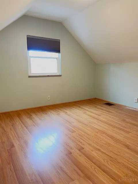 Bedroom - 990 Covedale Ave, Cincinnati, OH 45238 photo 7 of 13