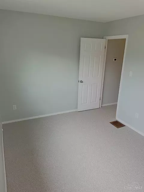 Bedroom - 990 Covedale Ave, Cincinnati, OH 45238 photo 6 of 13