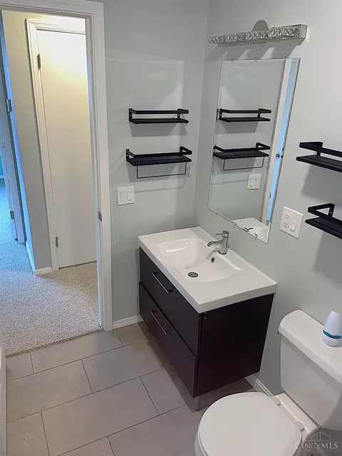 Bath - 990 Covedale Ave, Cincinnati, OH 45238 photo 2 of 2
