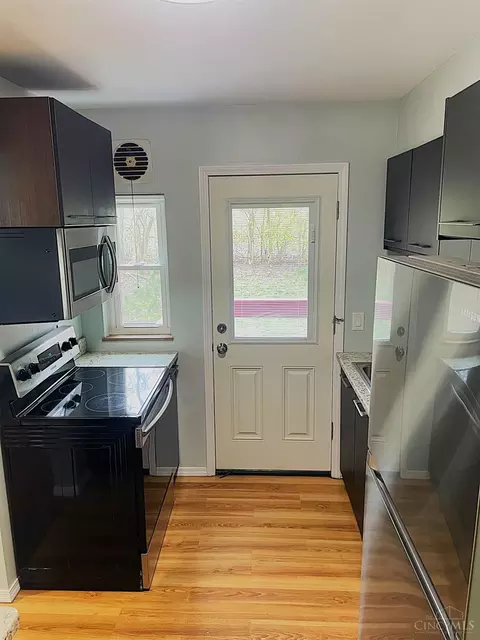 Kitchen - 990 Covedale Ave, Cincinnati, OH 45238 photo 3 of 4