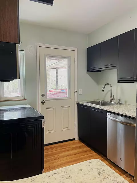 Kitchen - 990 Covedale Ave, Cincinnati, OH 45238 photo 1 of 4