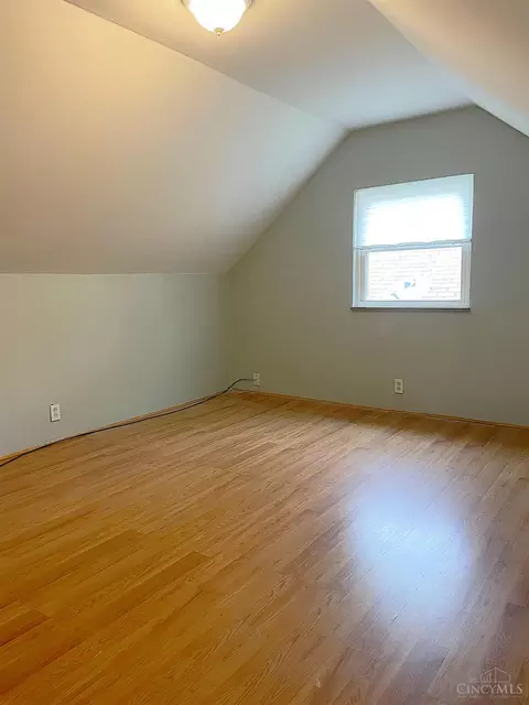 Bedroom - 990 Covedale Ave, Cincinnati, OH 45238 photo 11 of 13