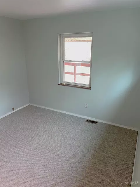 Bedroom - 990 Covedale Ave, Cincinnati, OH 45238 photo 1 of 13