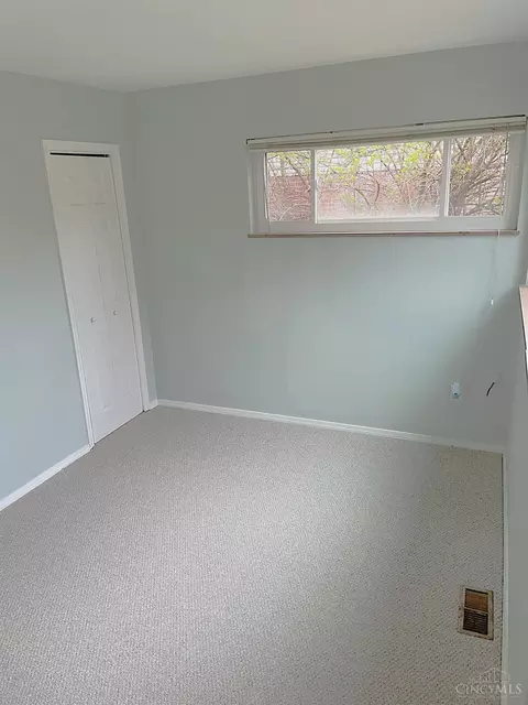 Bedroom - 990 Covedale Ave, Cincinnati, OH 45238 photo 5 of 13