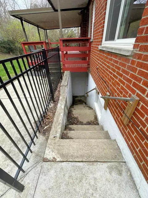 Exterior - 990 Covedale Ave, Cincinnati, OH 45238 photo 6 of 6