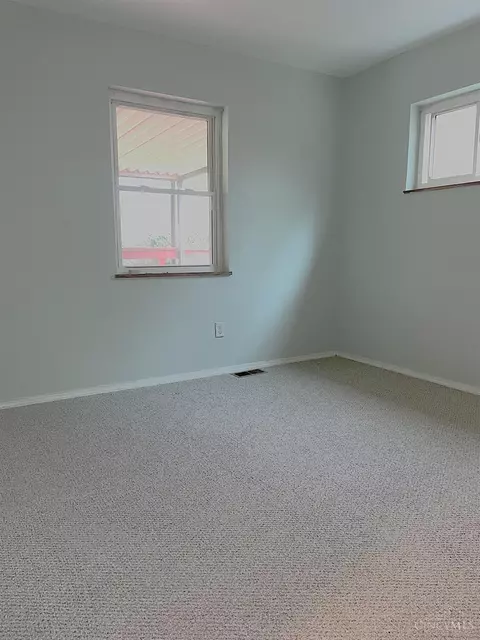 Bedroom - 990 Covedale Ave, Cincinnati, OH 45238 photo 3 of 13