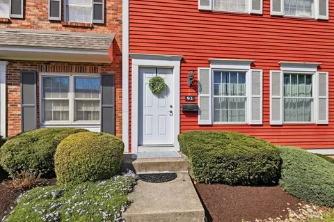 93 Applewood Dr, Fairfield, OH 45014