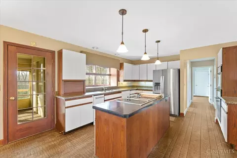 Kitchen - 5182 Michael Anthony Ln, Cincinnati, OH 45247 photo 2 of 5