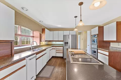 Kitchen - 5182 Michael Anthony Ln, Cincinnati, OH 45247 photo 4 of 5