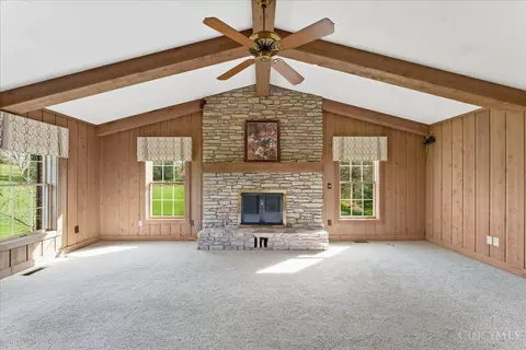 Living - 5182 Michael Anthony Ln, Cincinnati, OH 45247 photo 4 of 7