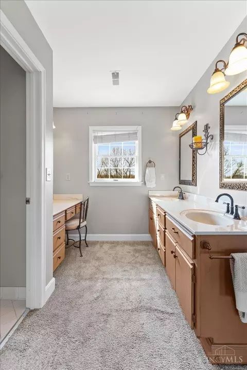 Bath - 5182 Michael Anthony Ln, Cincinnati, OH 45247 photo 3 of 7