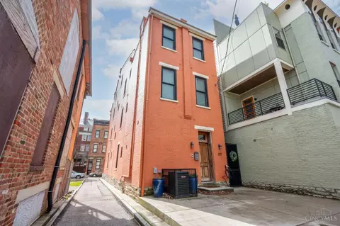 207 Kemp Aly, Cincinnati, OH 45202