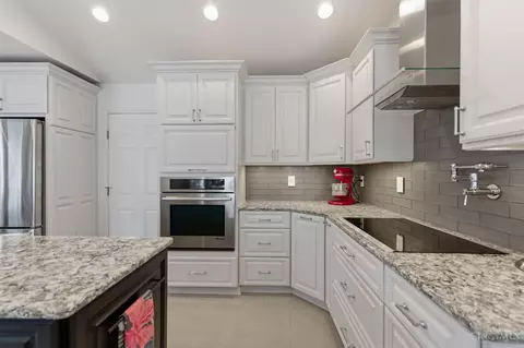 Kitchen - 3184 Red Brick Ct, Maineville, OH 45039 photo 4 of 6
