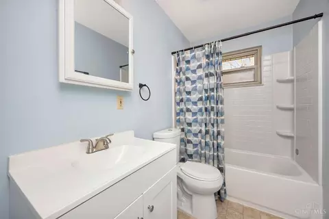 Bath - 9125 Tag Dr, Cincinnati, OH 45231 photo 1 of 4