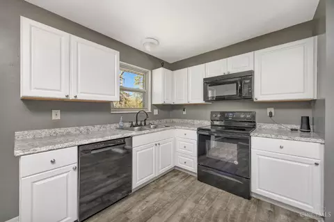 Kitchen - 9125 Tag Dr, Cincinnati, OH 45231 photo 2 of 5