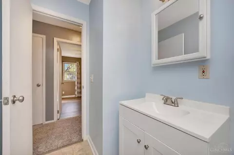 Bath - 9125 Tag Dr, Cincinnati, OH 45231 photo 2 of 4