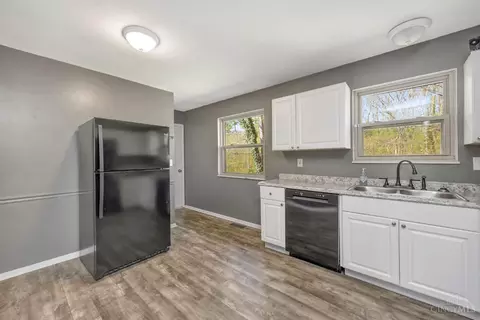 Kitchen - 9125 Tag Dr, Cincinnati, OH 45231 photo 5 of 5