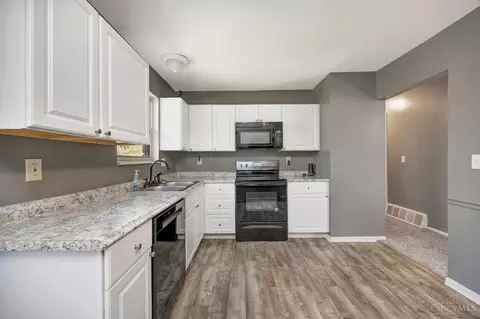 Kitchen - 9125 Tag Dr, Cincinnati, OH 45231 photo 3 of 5