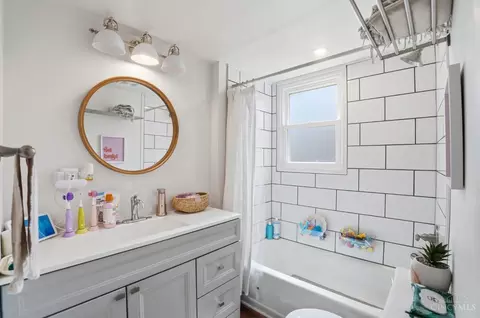 Bath - 1040 Burns Ave, Wyoming, OH 45215 photo 6 of 7