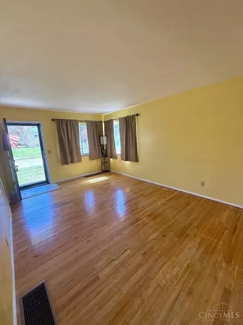 Living - 6381 Golfway Dr, Cincinnati, OH 45239 photo 1 of 1