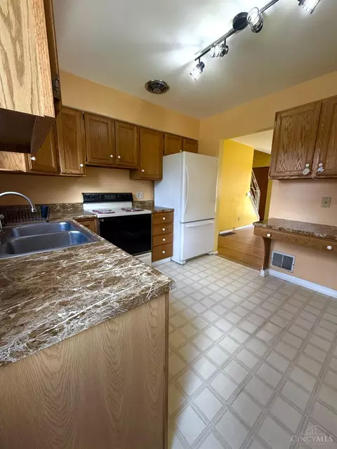 Kitchen - 6381 Golfway Dr, Cincinnati, OH 45239 photo 3 of 3