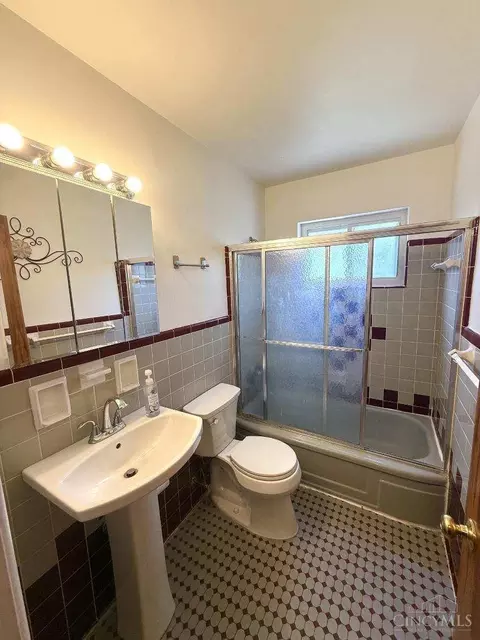 Bath - 6381 Golfway Dr, Cincinnati, OH 45239 photo 1 of 1