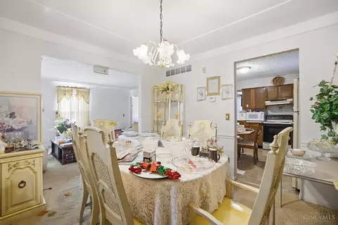 Dining - 1105 Inner Circle Dr, Forest Park, OH 45240 photo 2 of 3