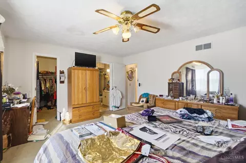 Bedroom - 1105 Inner Circle Dr, Forest Park, OH 45240 photo 2 of 7