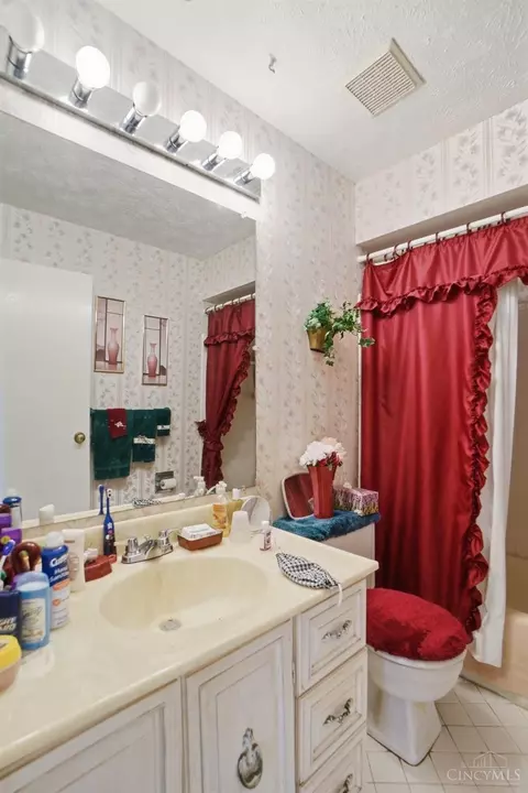 Bath - 1105 Inner Circle Dr, Forest Park, OH 45240 photo 6 of 6