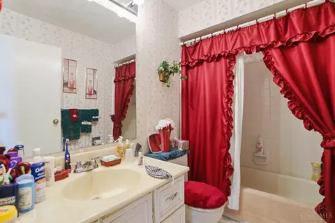 Bath - 1105 Inner Circle Dr, Forest Park, OH 45240 photo 5 of 6