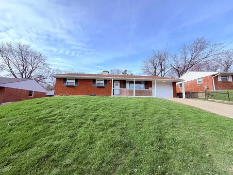 922 Castro Ln, Springdale, OH 45246