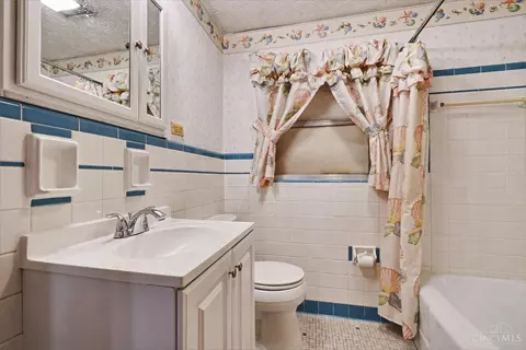 Bath - 7332 Hillside Ave, Cincinnati, OH 45233 photo 1 of 3