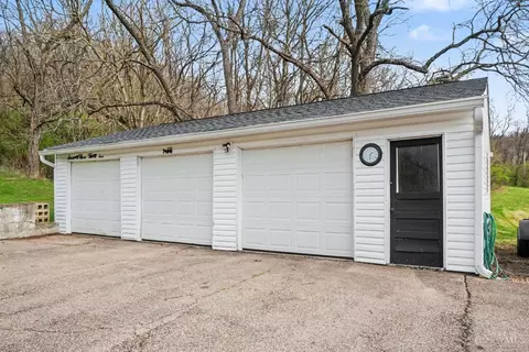 Exterior - 7332 Hillside Ave, Cincinnati, OH 45233 photo 8 of 12
