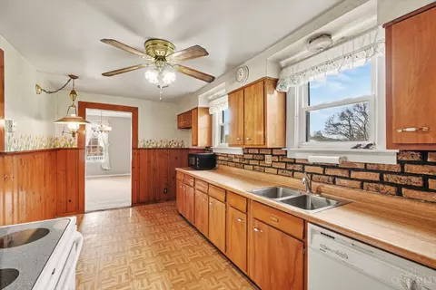 Kitchen - 7332 Hillside Ave, Cincinnati, OH 45233 photo 1 of 2