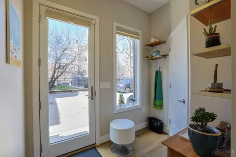 Entry Way - 1325 Republic St, Cincinnati, OH 45202 photo 3 of 4