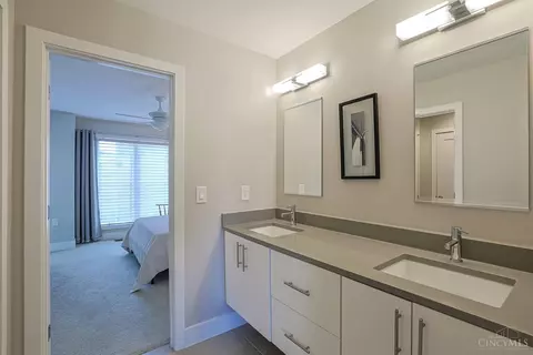 Bath - 1325 Republic St, Cincinnati, OH 45202 photo 5 of 7