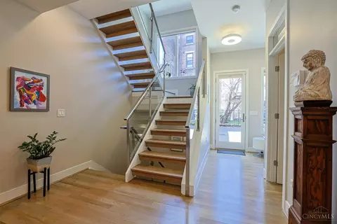 Entry Way - 1325 Republic St, Cincinnati, OH 45202 photo 4 of 4