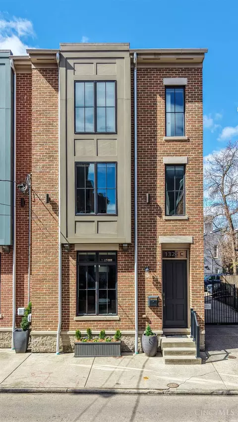 Exterior - 1325 Republic St, Cincinnati, OH 45202 photo 8 of 10