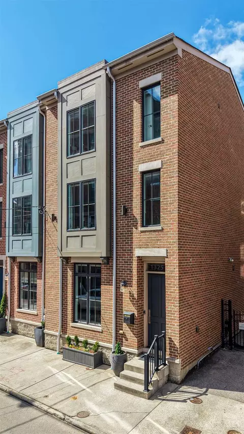 Exterior - 1325 Republic St, Cincinnati, OH 45202 photo 2 of 10